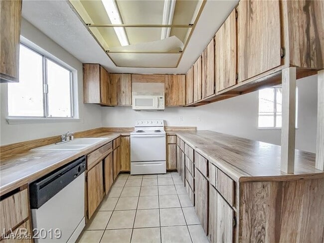 Building Photo - 4768 W Sand Creek Ave