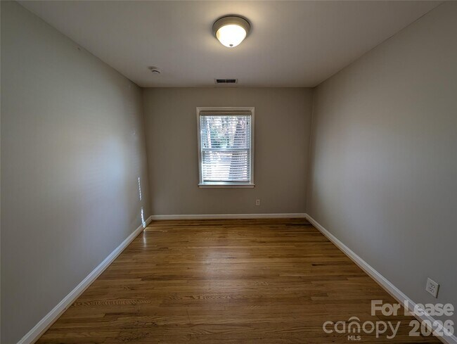 Building Photo - 3331 Donovan Pl