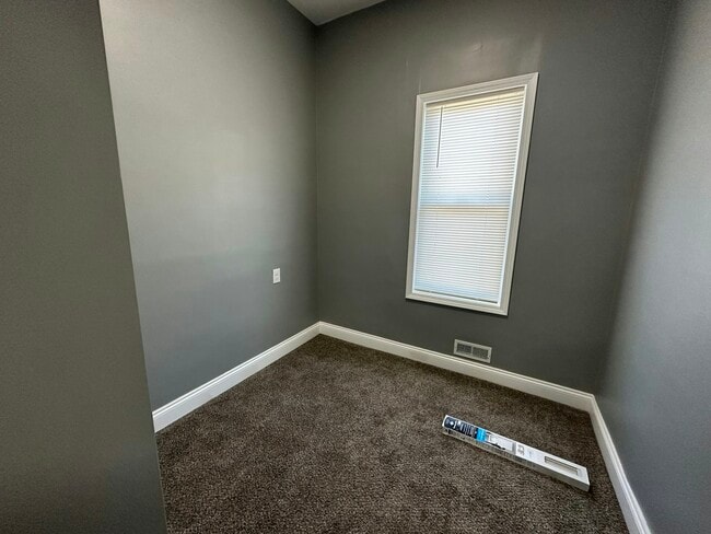 Building Photo - 225 N 6th St