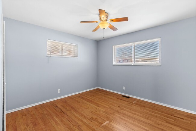 Building Photo - MOVE IN READY 2Bed 1Bath Duplex in St. Charles!