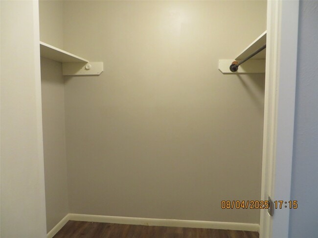 Building Photo - 8716 Club House Dr