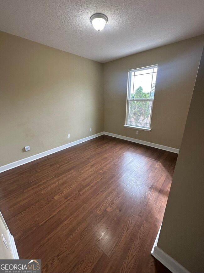 Building Photo - 101 Waters Edge Dr