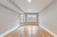 Building Photo - 948 Pleasant St