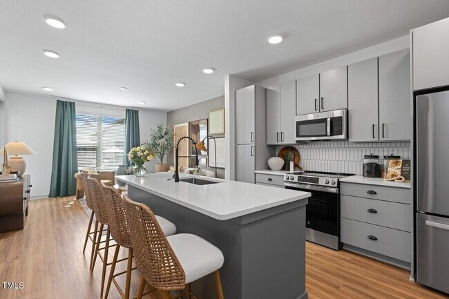 Building Photo - 3901 Capital Hills Dr