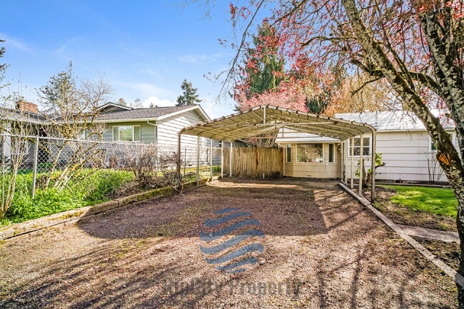 Building Photo - 1307 Elm St