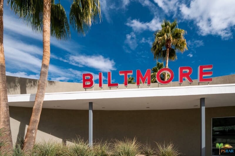 Building Photo - 820 E Palm Canyon Dr