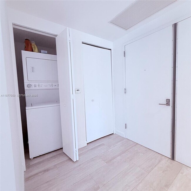 Building Photo - 55 SW 9th St