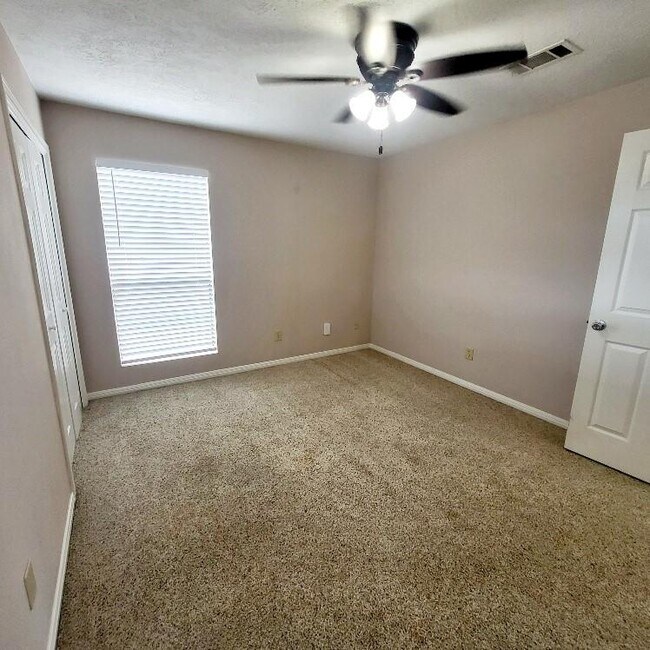Building Photo - 16430 Clearwater Cir