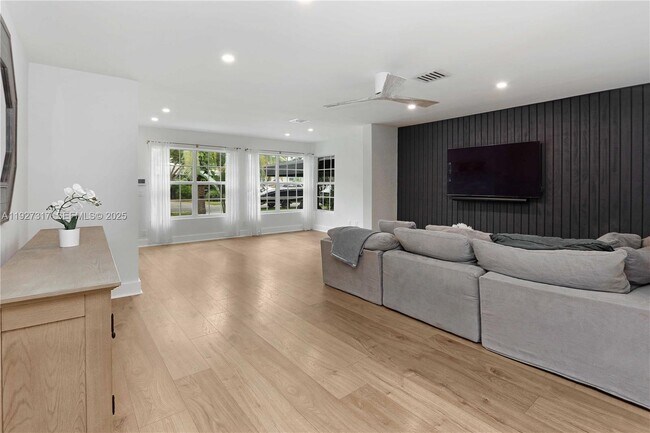 Building Photo - 1417 Jackson St