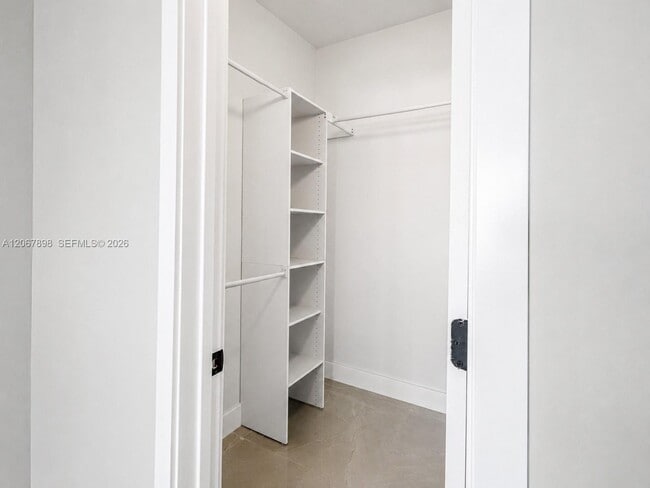 Building Photo - 14124 SW Kendale Lakes Cir