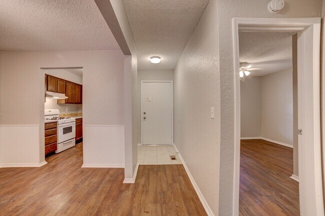 Building Photo - PETS NOT ALLOWED - Newly renovated duplex unit in the heart of midtown Tulsa