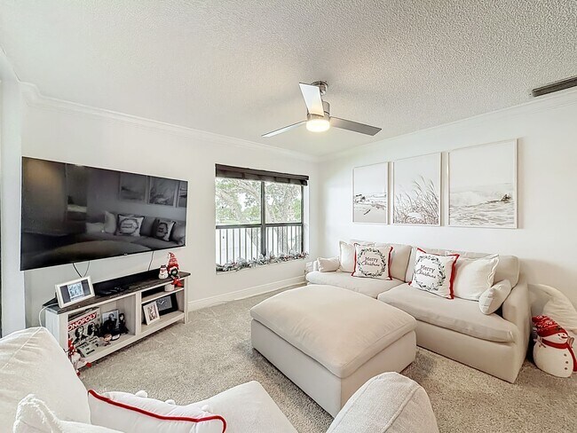 Building Photo - Gorgeous 3 bedroom Corner Unit with Lake view in Coconut Creek