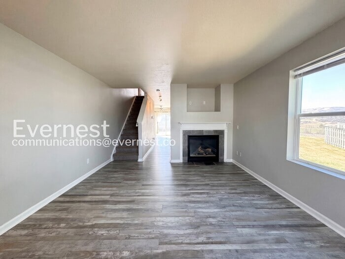 Building Photo - 2040 Oakcrest Cir