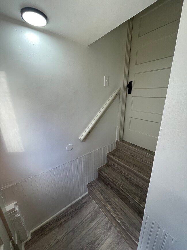 Basement staircase - 10212 Plymouth Ave