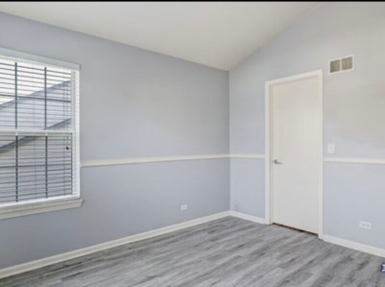 Building Photo - 486 Buckingham Dr