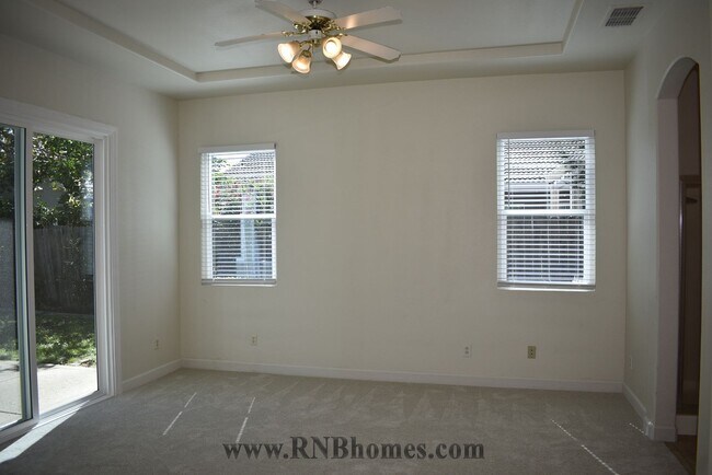 Building Photo - 160 Jarvis Cir