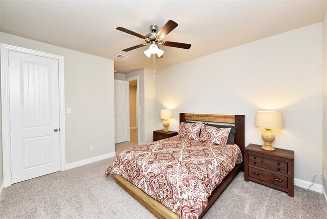 Building Photo - 5835 Euclid Loop