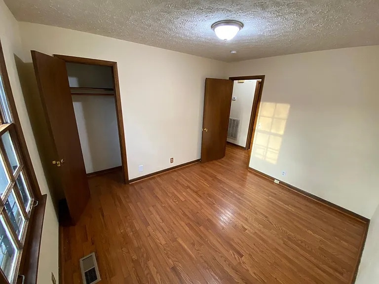 Building Photo - 2408 Vaulx Ln