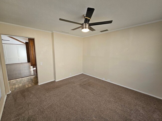 Building Photo - AVAILABLE NOW!