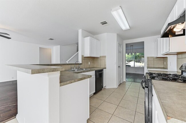 Building Photo - 480 Camelia Pkwy