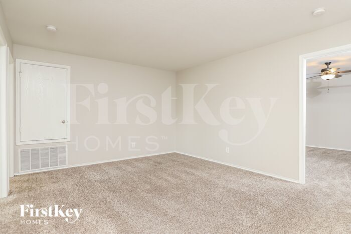 Building Photo - 9334 Maple Silver
