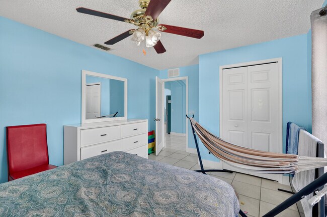 Building Photo - 1121 SW Ivanhoe St