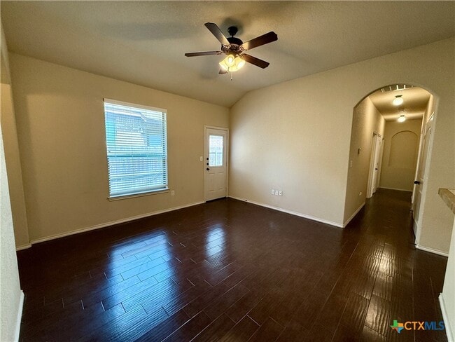 Building Photo - 685 Creekside Cir