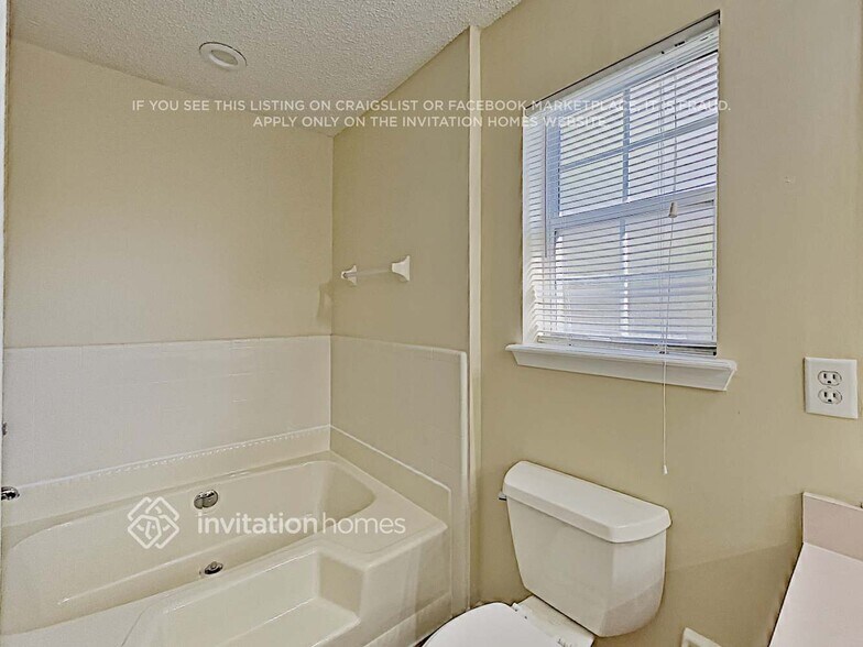 Building Photo - 7624 Fawn Lake Dr N