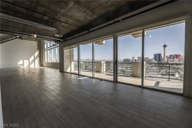 Building Photo - 900 S Las Vegas Blvd
