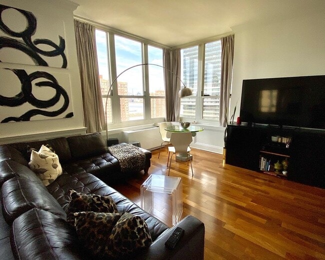 Building Photo - 88 Morgan St