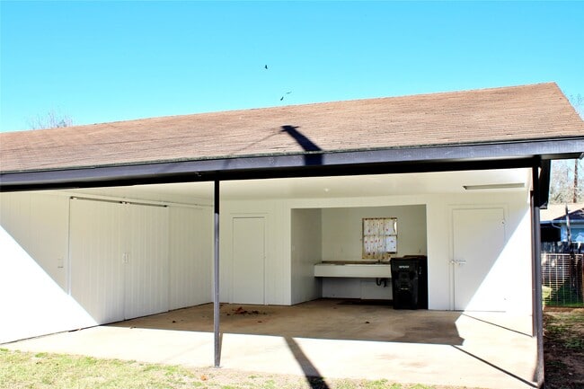 Building Photo - 218 Smith St