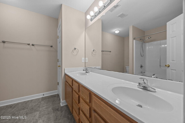 Building Photo - 911 Springwood Dr