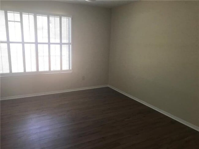 Building Photo - 2185 Palmyra Dr