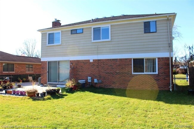 Building Photo - 6586 Carriage Hills Dr