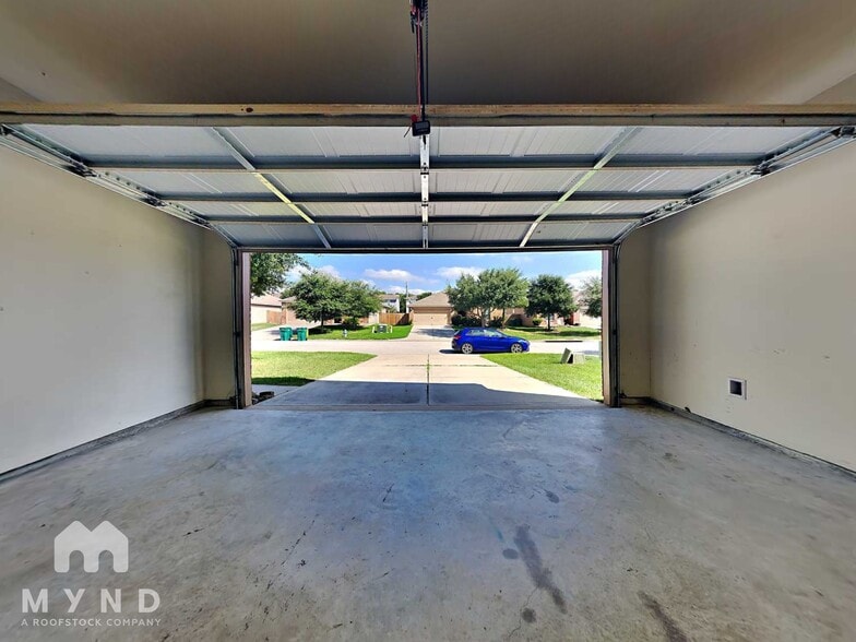 Building Photo - 306 Lazy Pine Ct