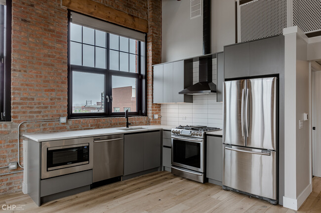 Building Photo - 729 N Sangamon St