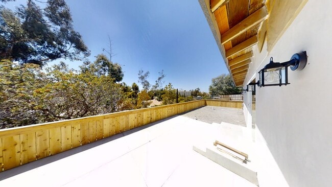 Building Photo - Newly Renovated (2022), 4BD/2BA