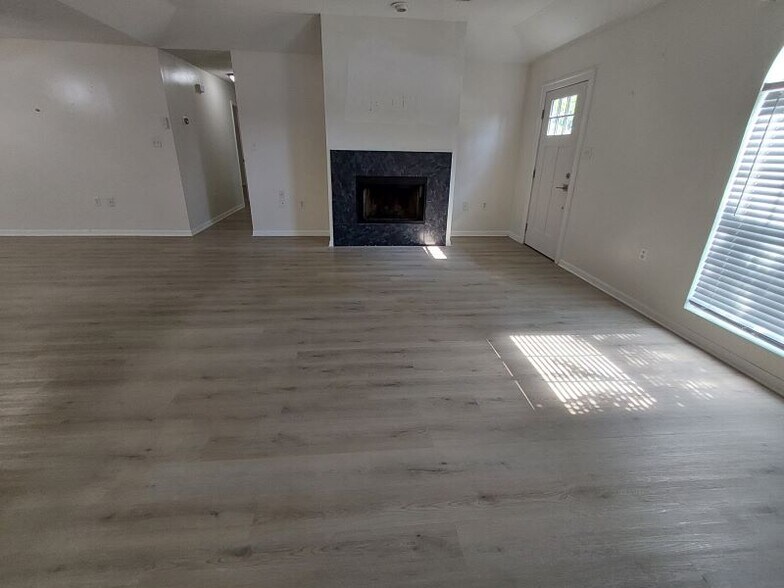 Building Photo - 1610 Thornton Ave