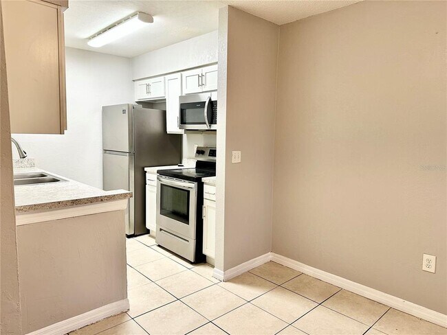 Building Photo - 5801 Windhover Dr