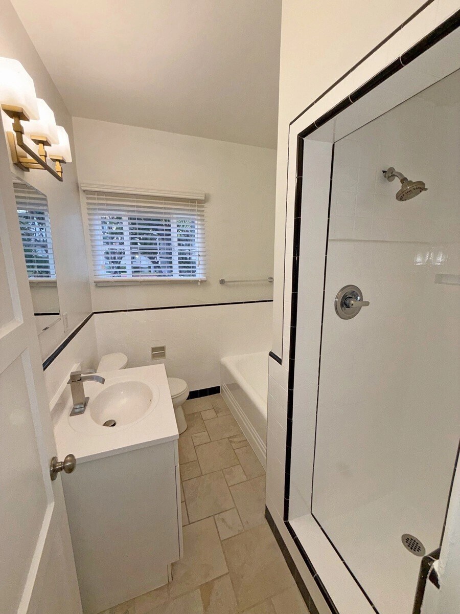 Building Photo - 9120 Beverly Blvd