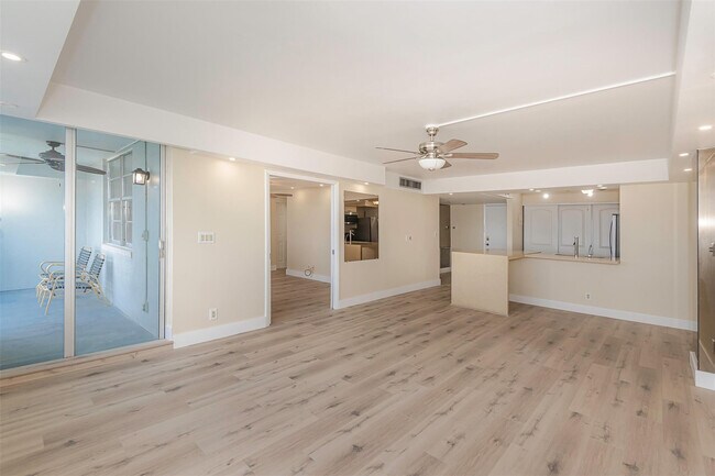 Building Photo - 1400 S Ocean Dr