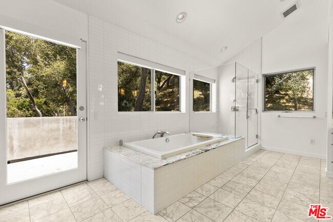 Building Photo - 1500 Rustic Ln