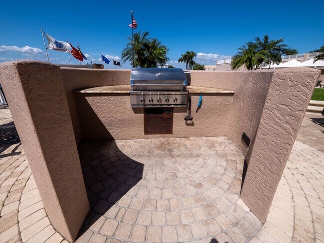 Building Photo - 2110 W 1st