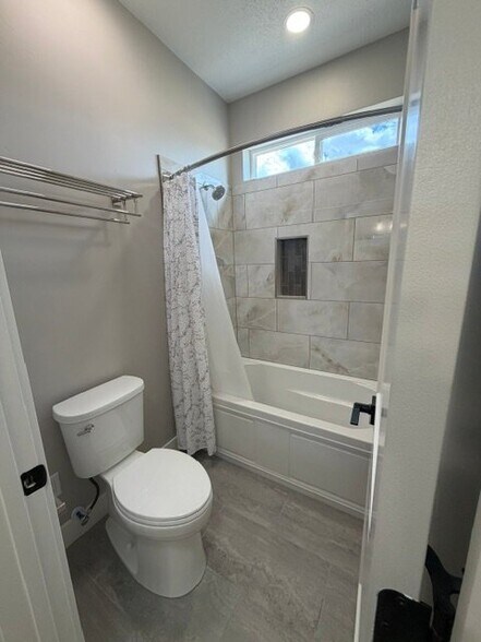 Building Photo - 356 S 800 W