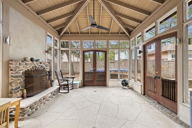 Building Photo - 105 Laurel Ln