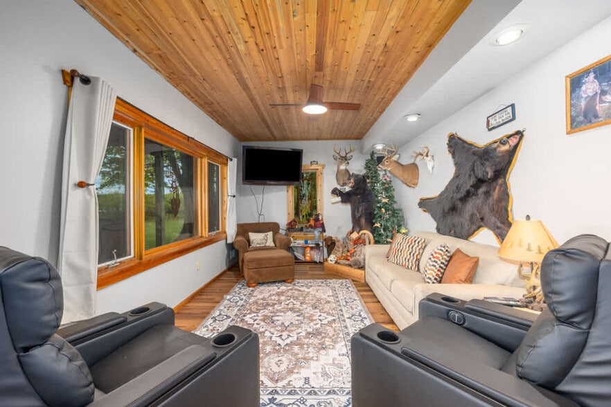 Building Photo - 5000 Gahan St NE