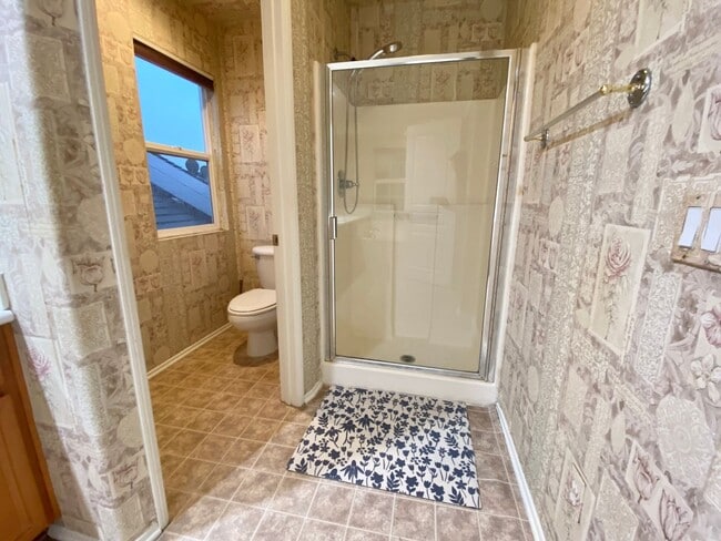 Building Photo - Spacious 3 Bed 2.5 Bath with a loft Ventura home