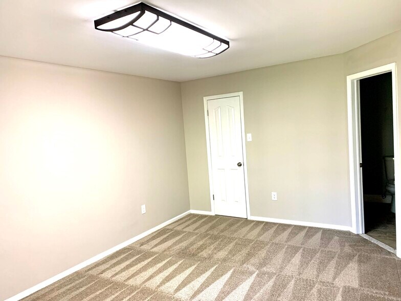 Building Photo - 1109 Foxmeadow Dr