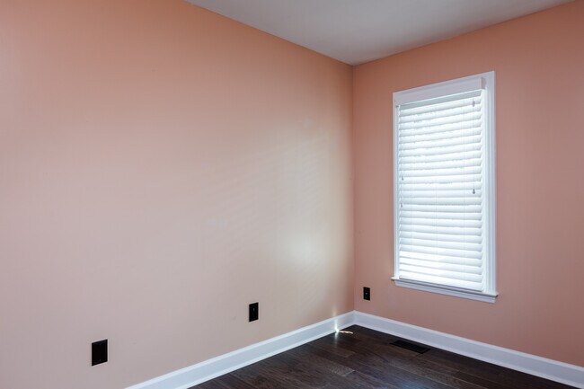Building Photo - 206 Maumee Ct