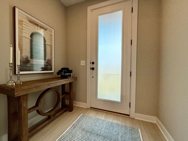 Building Photo - Central, luxury townhome in the heart of L...